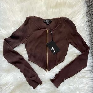 Side medium-brown Hera Collection 2 way zipper crop long sleeve